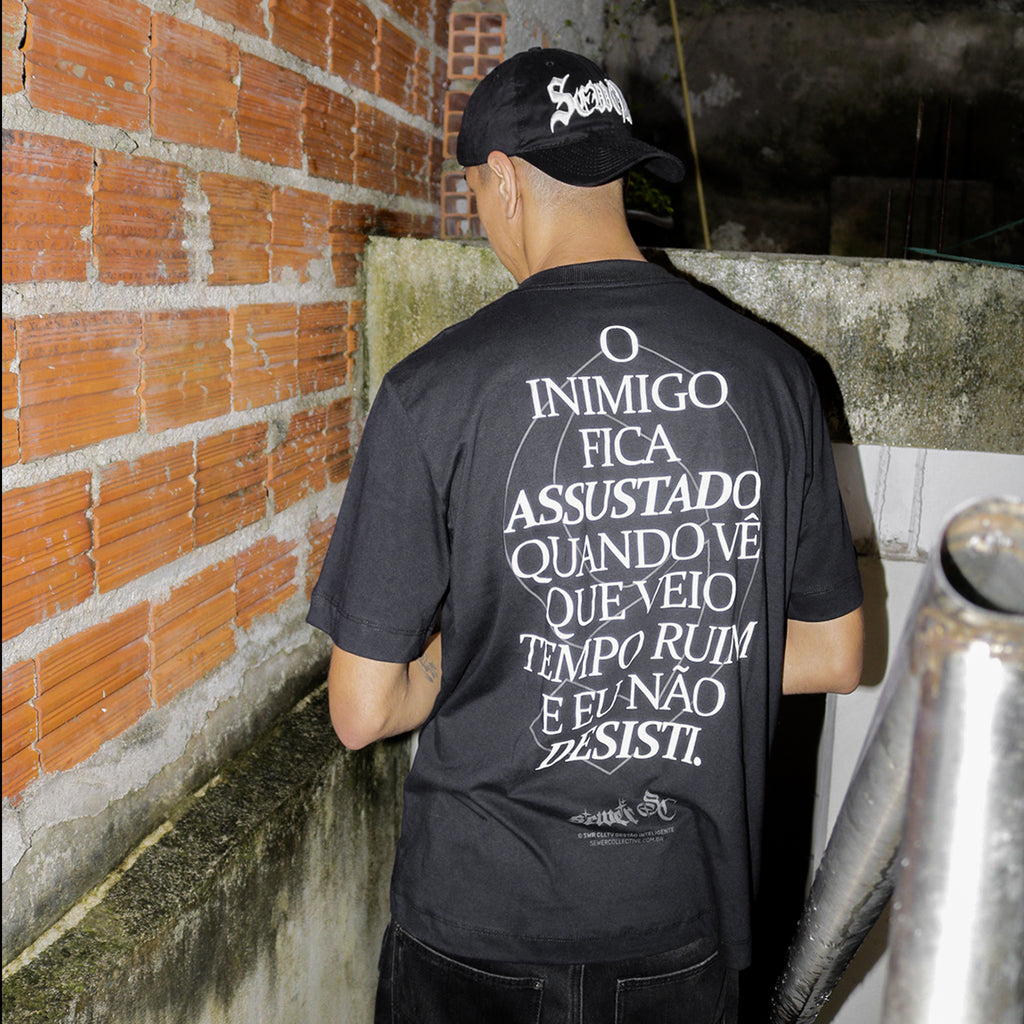 Camiseta Sewer "Eu Não Desisti." Preta